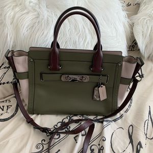 Coach handbag/ cross body like new used twice comes with dust bag